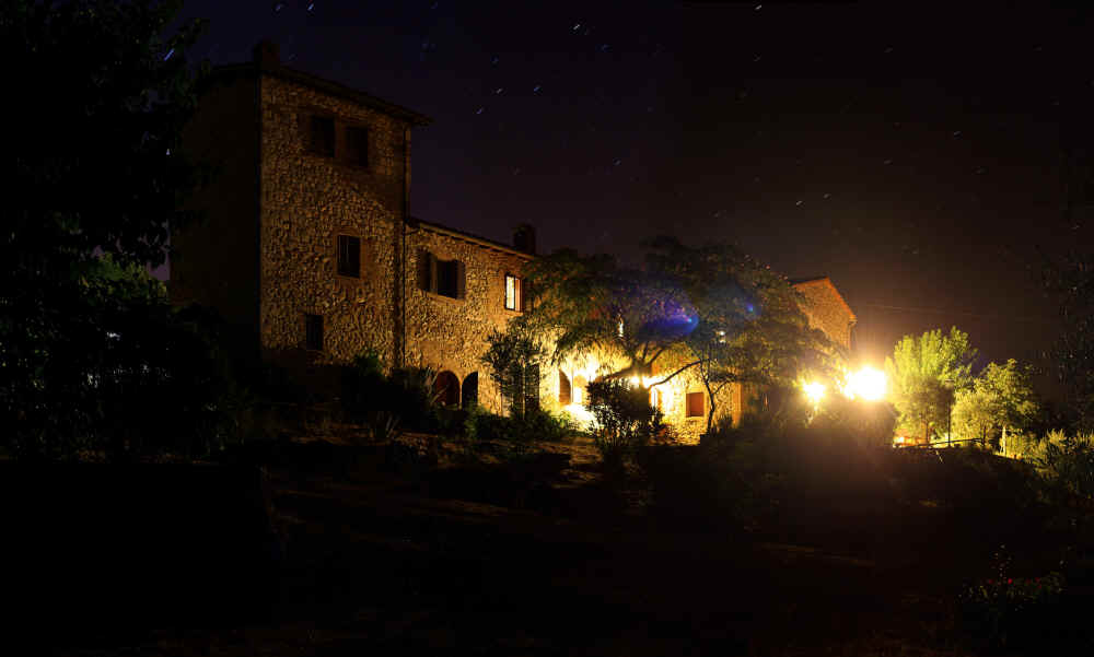 la torre e tutto il complesso ripreso la notte di San Lorenzo (10 agosto)